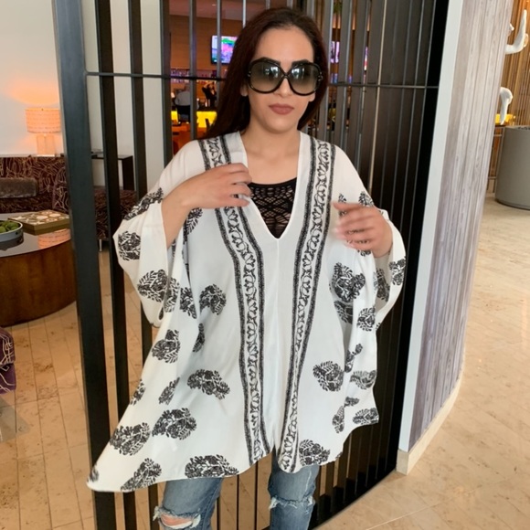New LAST 1 Boho Bohemian Oversized Flowy Kimono Top white Black Mixed Print Top - Picture 2 of 15